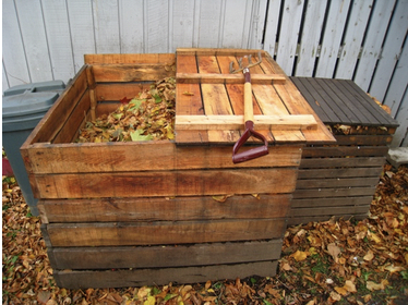 Figure 1 – Outdoor composting container (Source: Flickr solylunafamilia http://www.flickr.com/photos/solylunafamilia/2985709812/)